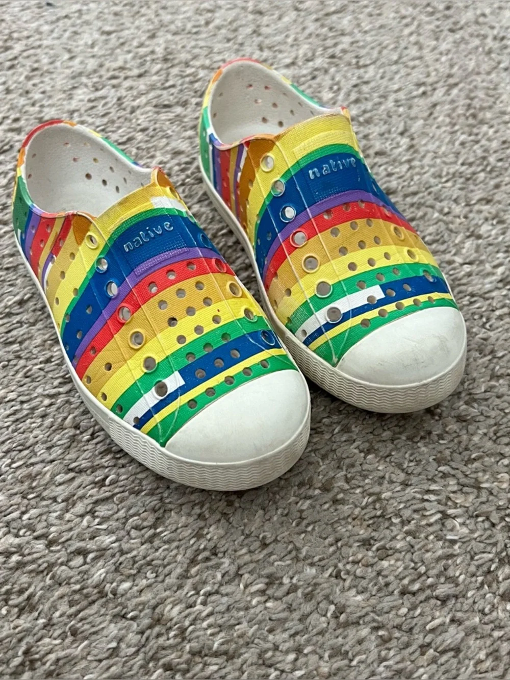 Native Kids Jefferson Slip-On Shoes in Rainbow Stripes Size 10